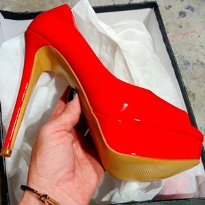 NWOT PEEPTOE PINUP HEELS